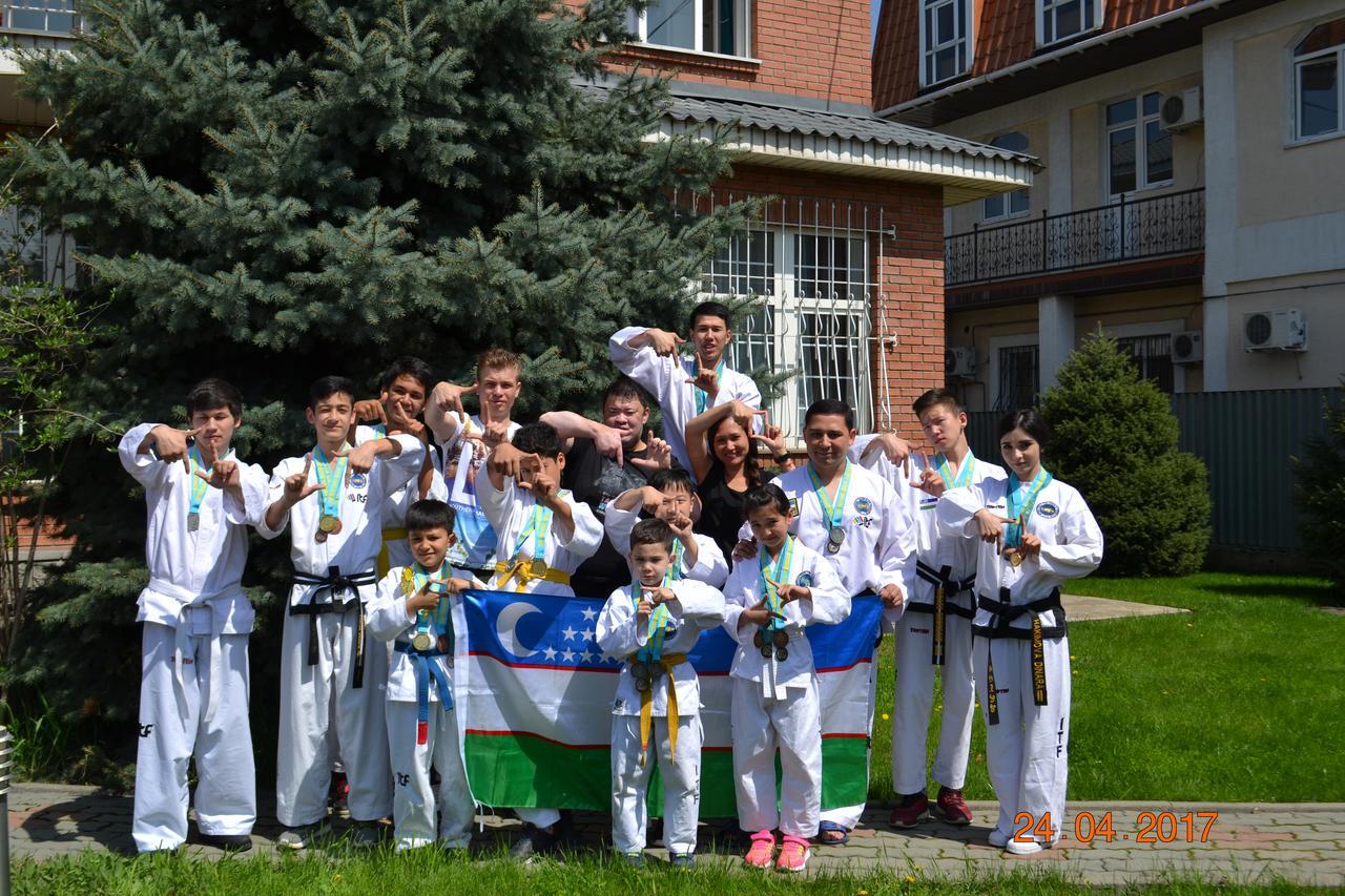 Albergue Interhouse Almatý Exterior foto